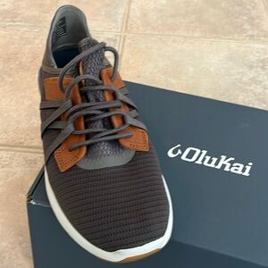OluKai size 9.5 Mio Li in color Pavement / vintage indigo